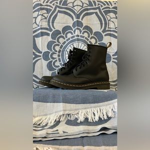 Dr. Martens 1460 SMOOTH LEATHER LACE UP BOOTS